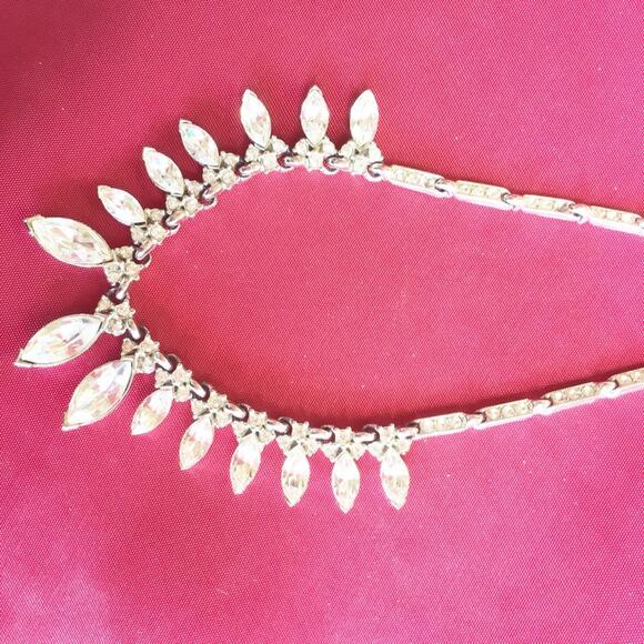 BEAUTIFUL NECKLACE WITH CRYSTALS ALL AROUND - Picture 7 of 8